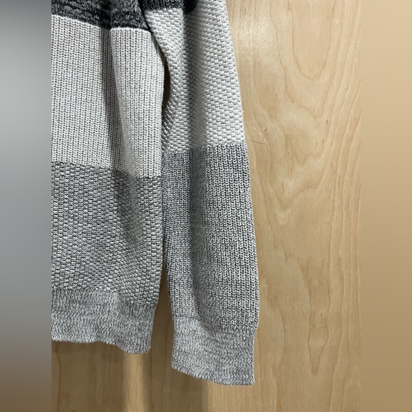 Express Men’s Gray Color Block Sweater - Picture 3 of 5